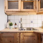 Sentralt,unikt Lite Bergenshus Med Sjel Pa Fine Nostet! Bergen