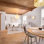 Sentralt,unikt Lite Bergenshus Med Sjel Pa Fine Nostet! * Bergen