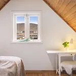 Sentralt,unikt Lite Bergenshus Med Sjel Pa Fine Nostet! Bergen