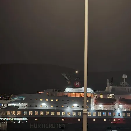 Sentralt,unikt Lite Bergenshus Med Sjel Pa Fine Nostet! Bergen