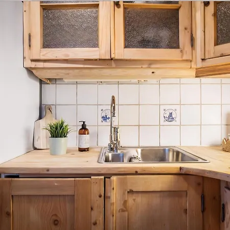 Sentralt,unikt Lite Bergenshus Med Sjel Pa Fine Nostet! Bergen