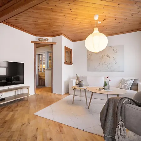 Sentralt,unikt Lite Bergenshus Med Sjel Pa Fine Nostet! * Bergen