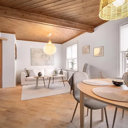 Sentralt,unikt Lite Bergenshus Med Sjel Pa Fine Nostet! * Bergen