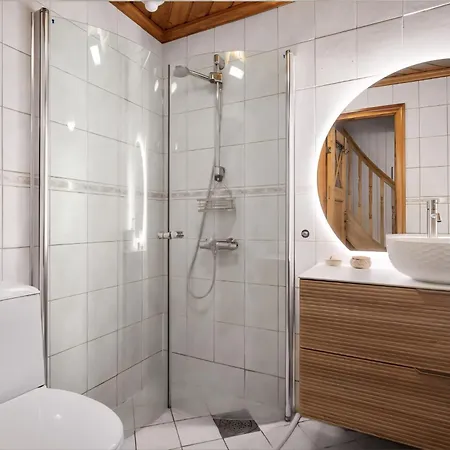 Vakantiehuis Sentralt,unikt Lite Bergenshus Med Sjel Pa Fine Nostet!