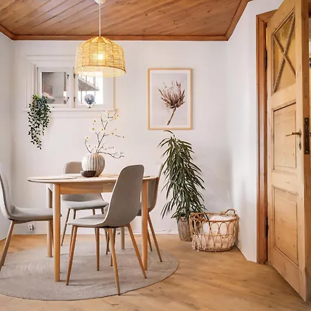 Sentralt,unikt Lite Bergenshus Med Sjel Pa Fine Nostet! Prázdninový dům Bergen