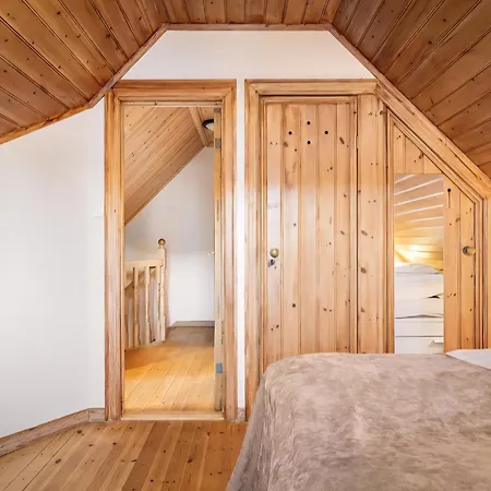 Sentralt,unikt Lite Bergenshus Med Sjel Pa Fine Nostet! * Bergen