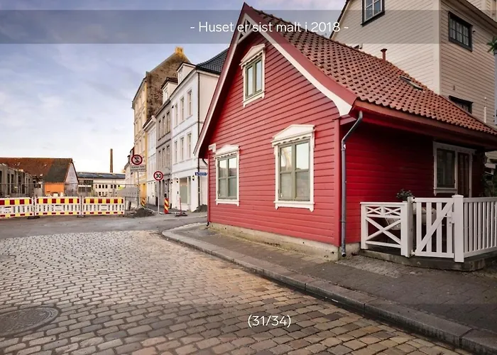 Holiday home Sentralt,unikt Lite Bergenshus Med Sjel Pa Fine Nostet!